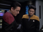 extant_StarTrek_VOY_6x12-BlinkOfAnEye_01717.jpg