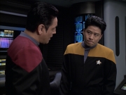 extant_StarTrek_VOY_6x12-BlinkOfAnEye_01718.jpg