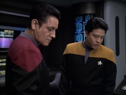 extant_StarTrek_VOY_6x12-BlinkOfAnEye_01721.jpg