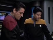 extant_StarTrek_VOY_6x12-BlinkOfAnEye_01726.jpg