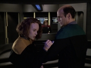 extant_StarTrek_VOY_6x12-BlinkOfAnEye_01731.jpg
