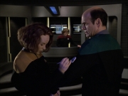 extant_StarTrek_VOY_6x12-BlinkOfAnEye_01735.jpg