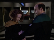 extant_StarTrek_VOY_6x12-BlinkOfAnEye_01736.jpg