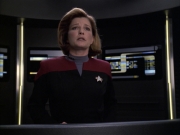 extant_StarTrek_VOY_6x12-BlinkOfAnEye_01745.jpg