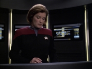 extant_StarTrek_VOY_6x12-BlinkOfAnEye_01780.jpg