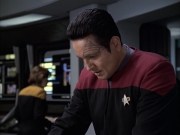 extant_StarTrek_VOY_6x12-BlinkOfAnEye_01887.jpg