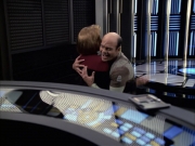extant_StarTrek_VOY_6x12-BlinkOfAnEye_01914.jpg