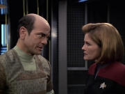 extant_StarTrek_VOY_6x12-BlinkOfAnEye_01942.jpg