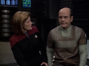 extant_StarTrek_VOY_6x12-BlinkOfAnEye_01978.jpg