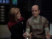 extant_StarTrek_VOY_6x12-BlinkOfAnEye_01986.jpg