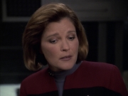 extant_StarTrek_VOY_6x12-BlinkOfAnEye_02042.jpg