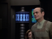 extant_StarTrek_VOY_6x12-BlinkOfAnEye_02049.jpg
