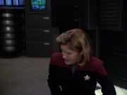 extant_StarTrek_VOY_6x12-BlinkOfAnEye_02061.jpg