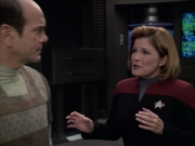 extant_StarTrek_VOY_6x12-BlinkOfAnEye_02065.jpg