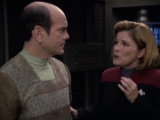 extant_StarTrek_VOY_6x12-BlinkOfAnEye_02066.jpg