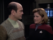 extant_StarTrek_VOY_6x12-BlinkOfAnEye_02067.jpg