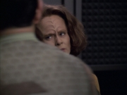 extant_StarTrek_VOY_6x12-BlinkOfAnEye_02072.jpg