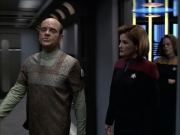 extant_StarTrek_VOY_6x12-BlinkOfAnEye_02076.jpg