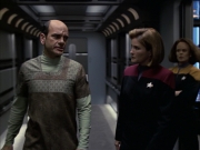 extant_StarTrek_VOY_6x12-BlinkOfAnEye_02077.jpg
