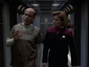 extant_StarTrek_VOY_6x12-BlinkOfAnEye_02078.jpg