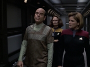 extant_StarTrek_VOY_6x12-BlinkOfAnEye_02080.jpg