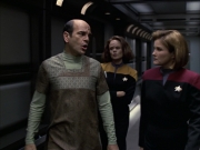 extant_StarTrek_VOY_6x12-BlinkOfAnEye_02081.jpg