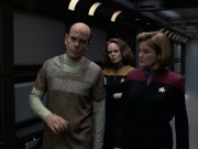 extant_StarTrek_VOY_6x12-BlinkOfAnEye_02082.jpg