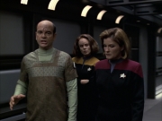 extant_StarTrek_VOY_6x12-BlinkOfAnEye_02083.jpg