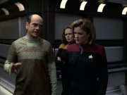 extant_StarTrek_VOY_6x12-BlinkOfAnEye_02085.jpg