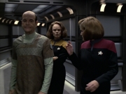 extant_StarTrek_VOY_6x12-BlinkOfAnEye_02087.jpg