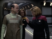 extant_StarTrek_VOY_6x12-BlinkOfAnEye_02088.jpg