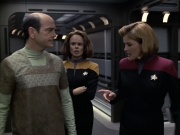 extant_StarTrek_VOY_6x12-BlinkOfAnEye_02089.jpg