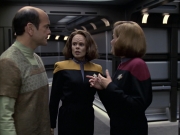 extant_StarTrek_VOY_6x12-BlinkOfAnEye_02090.jpg