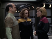 extant_StarTrek_VOY_6x12-BlinkOfAnEye_02094.jpg
