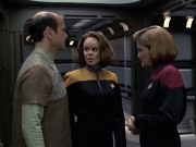 extant_StarTrek_VOY_6x12-BlinkOfAnEye_02095.jpg