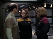 extant_StarTrek_VOY_6x12-BlinkOfAnEye_02096.jpg