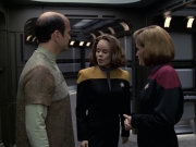 extant_StarTrek_VOY_6x12-BlinkOfAnEye_02097.jpg