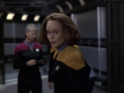 extant_StarTrek_VOY_6x12-BlinkOfAnEye_02104.jpg