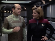 extant_StarTrek_VOY_6x12-BlinkOfAnEye_02117.jpg