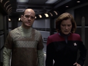 extant_StarTrek_VOY_6x12-BlinkOfAnEye_02130.jpg