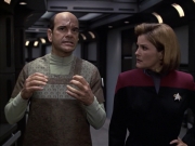 extant_StarTrek_VOY_6x12-BlinkOfAnEye_02135.jpg