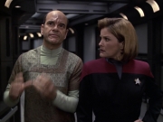 extant_StarTrek_VOY_6x12-BlinkOfAnEye_02136.jpg