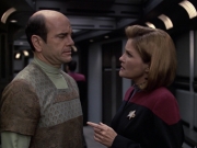extant_StarTrek_VOY_6x12-BlinkOfAnEye_02142.jpg