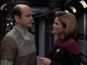 extant_StarTrek_VOY_6x12-BlinkOfAnEye_02143.jpg