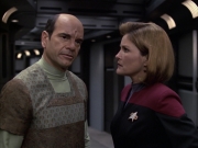 extant_StarTrek_VOY_6x12-BlinkOfAnEye_02151.jpg