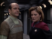 extant_StarTrek_VOY_6x12-BlinkOfAnEye_02153.jpg