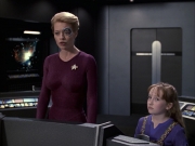 extant_StarTrek_VOY_6x12-BlinkOfAnEye_02197.jpg
