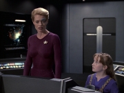 extant_StarTrek_VOY_6x12-BlinkOfAnEye_02198.jpg