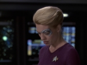 extant_StarTrek_VOY_6x12-BlinkOfAnEye_02206.jpg