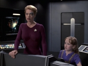 extant_StarTrek_VOY_6x12-BlinkOfAnEye_02263.jpg